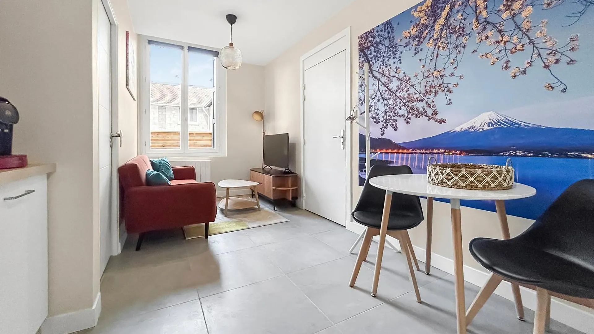 Appartement Baignoire Balneo Avec Climatisation à Saint-Etienne  0*, Saint-Etienne (Loire) France
