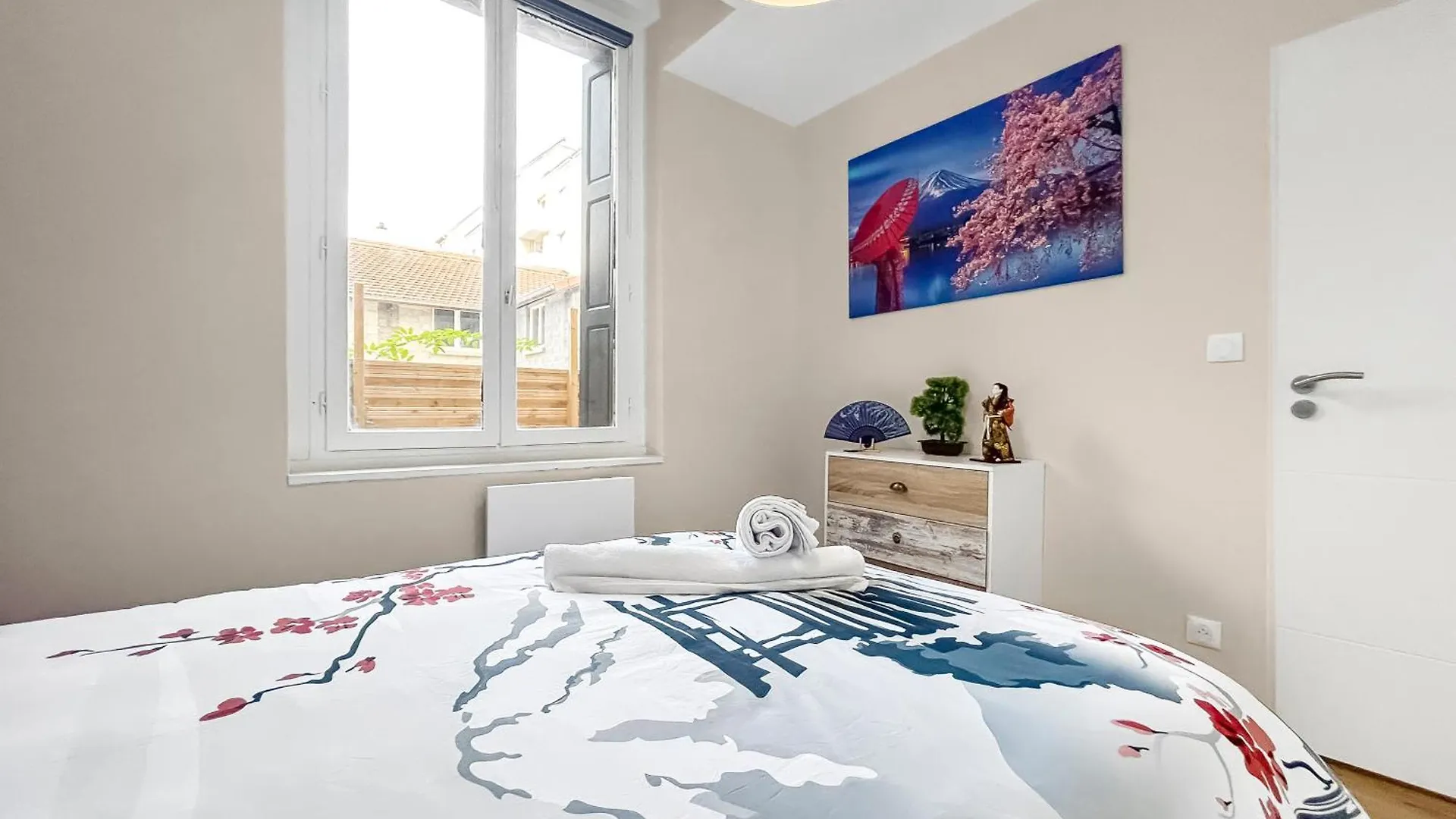 Appartement Baignoire Balneo Avec Climatisation à Saint-Etienne   Saint-Etienne (Loire)